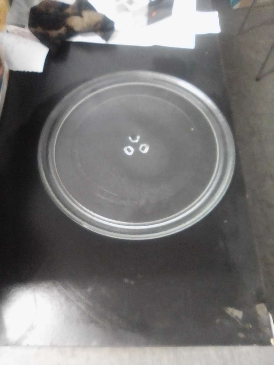 MICROWAVE PLATES . VARIOUS SIZES. SEE DESCRIPTION.