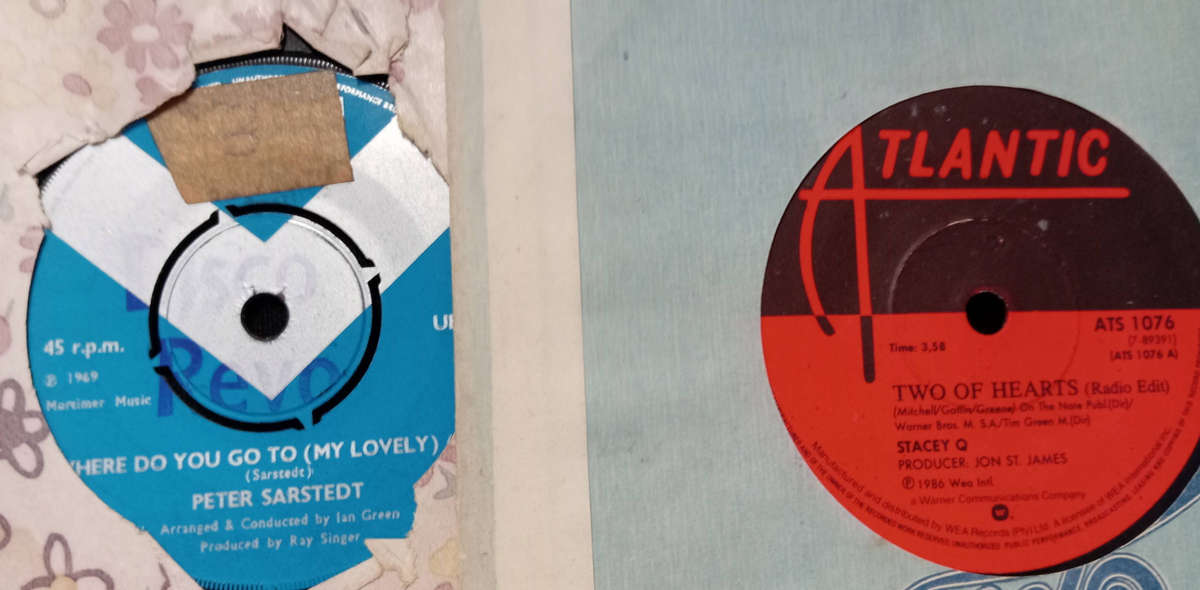 20 X ASSORTED SEVEN SINGLE VINYL RECORDS AS PHOTOS.