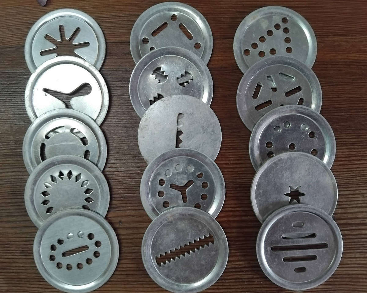 Sawa Biscuit Maker / Icing Gun and accessories.