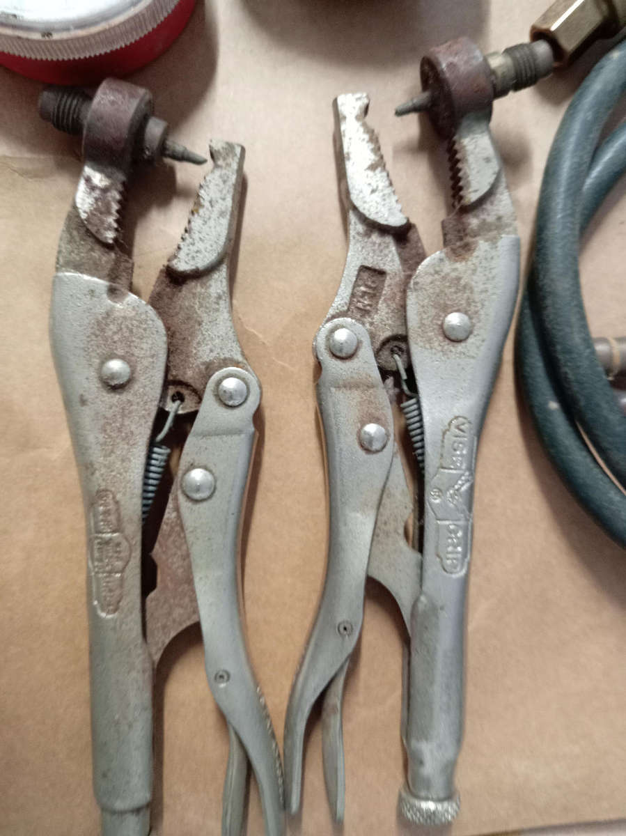 REFRIGERATION / AIRCONDITIONING EQUIPMENT AS PER PHOTOS.