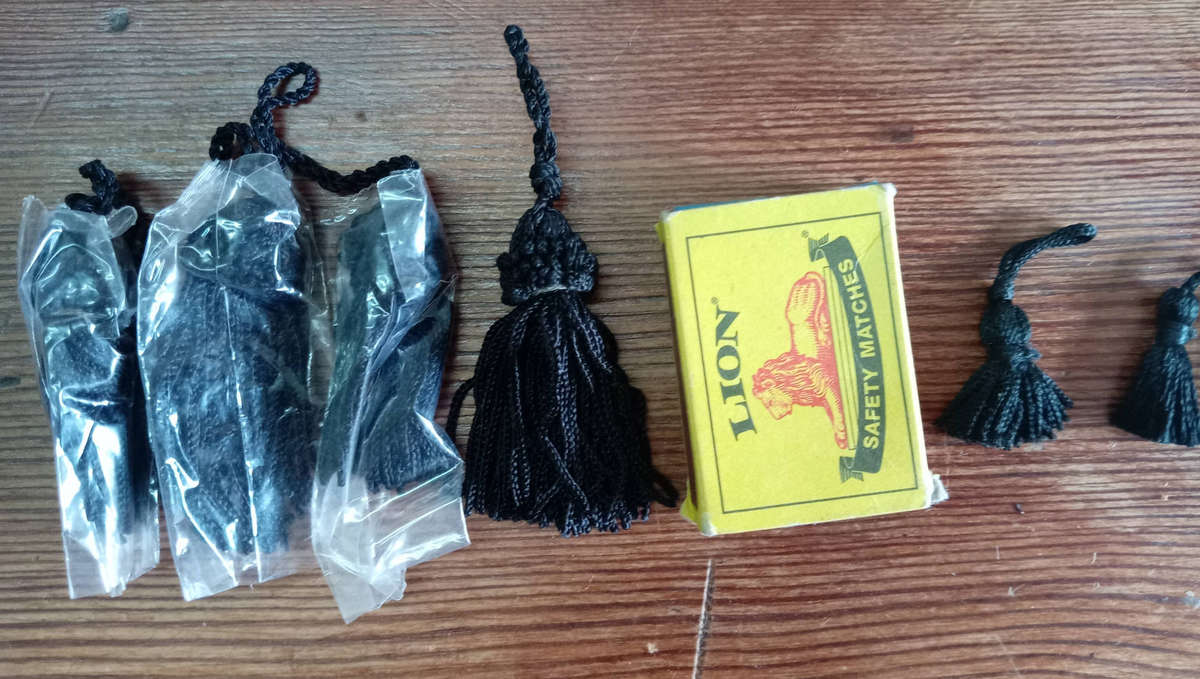 HABERDASHERY : Tassels and Beads. 56 as per photo's.