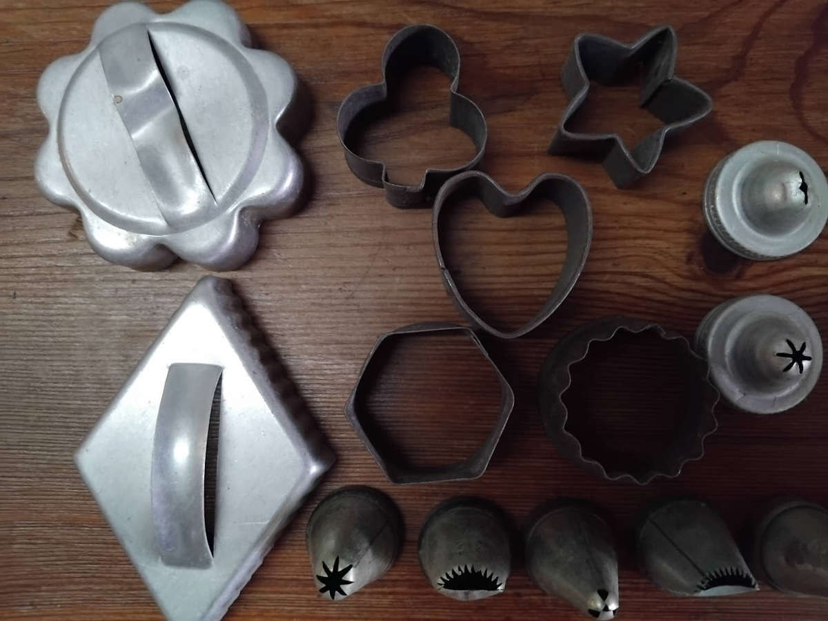 Sawa Biscuit Maker / Icing Gun and accessories.