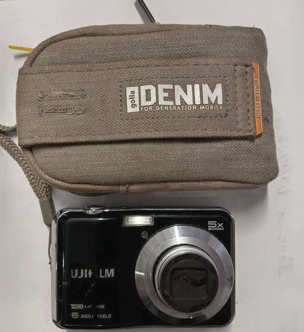 FUJIFIM FINE AX 860 DIGITAL CAMERA