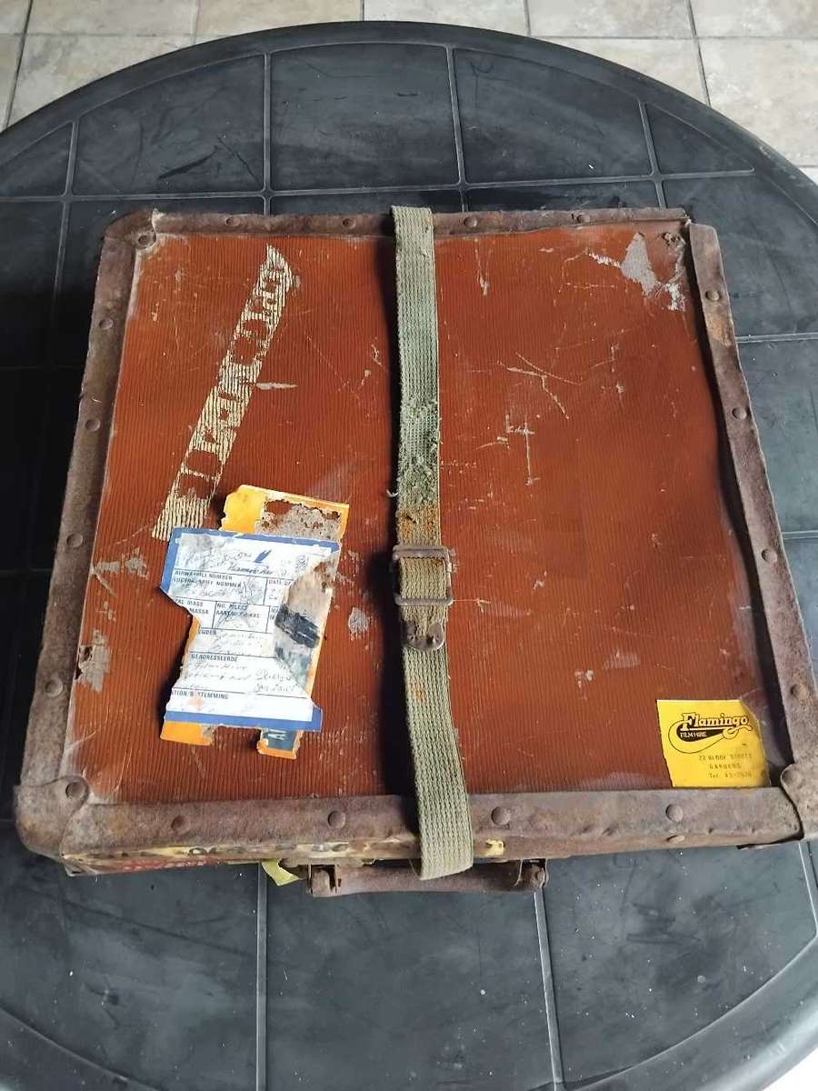 16mm MOVIE REELS IN CASE.  MOVIE : 'TILL DEATH DO US PART.