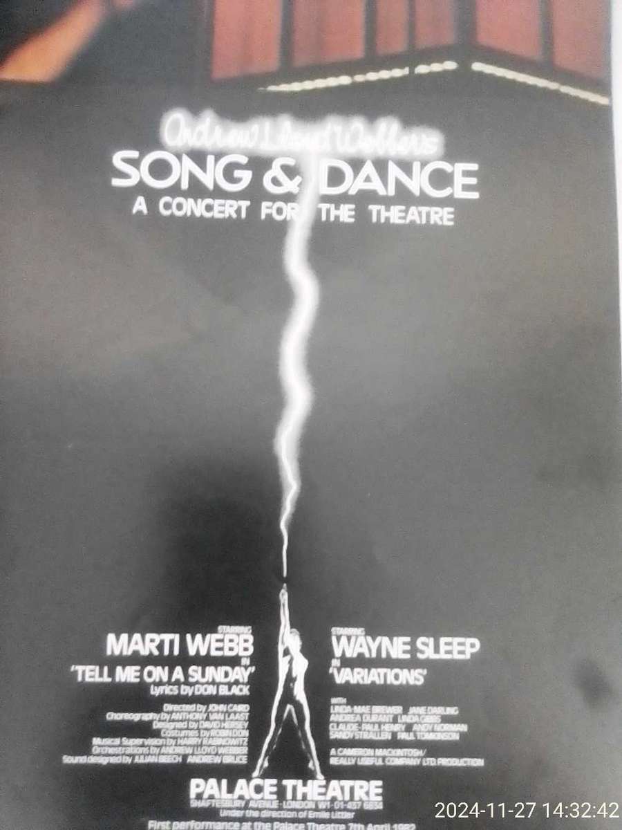 ANDREW LLOYD WEBBER'S SOUVENIR BROCHURES AD PER PHOTOS. ( 1981 CATS / 1982 SONG & DANCE )