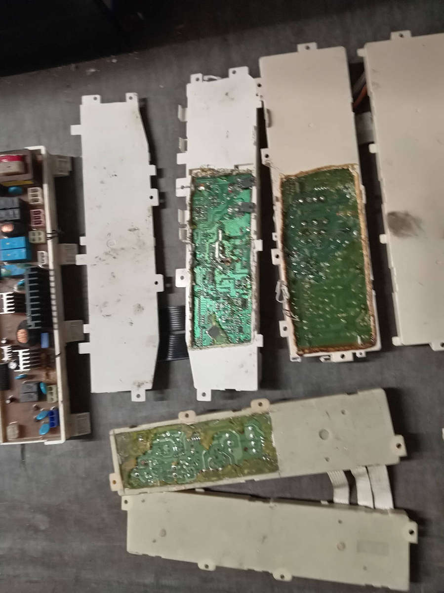 DAMAGED TOP LOADER WASHING MACHINE PC BOARDS AS PER PHOTOS. R45. 00 THE LOT.