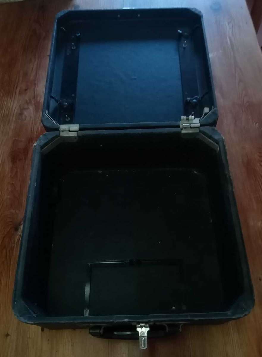 OLD TYPEWRITER CASE