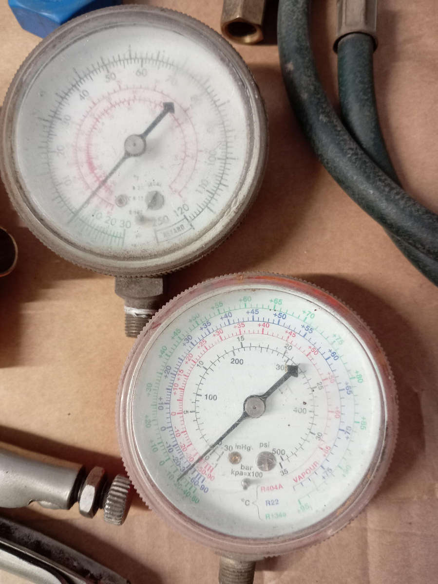 REFRIGERATION / AIRCONDITIONING EQUIPMENT AS PER PHOTOS.