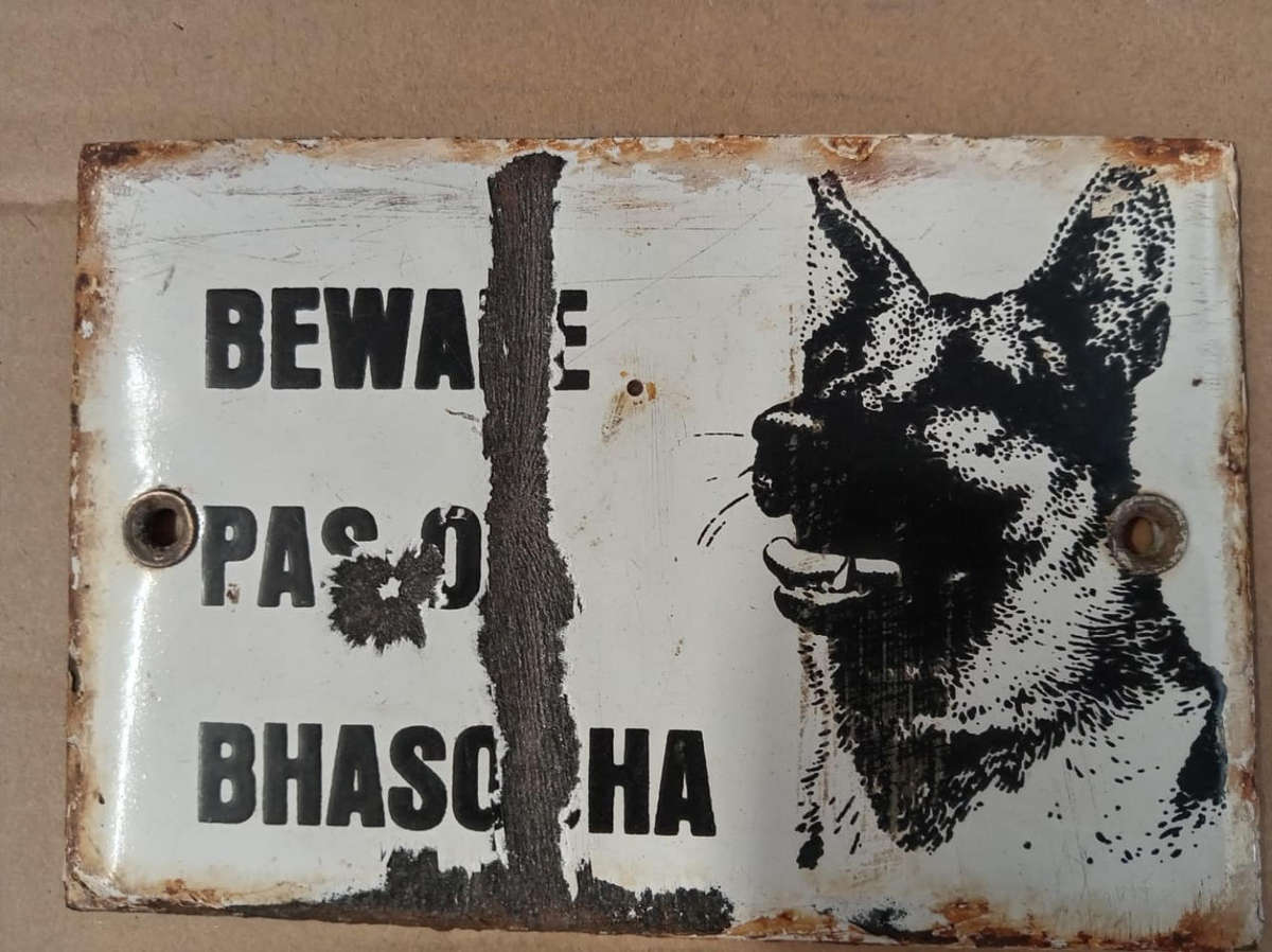 VINTAGE ENAMEL SIGN. BEWARE OF THE DOG. MULTI LINGUAL