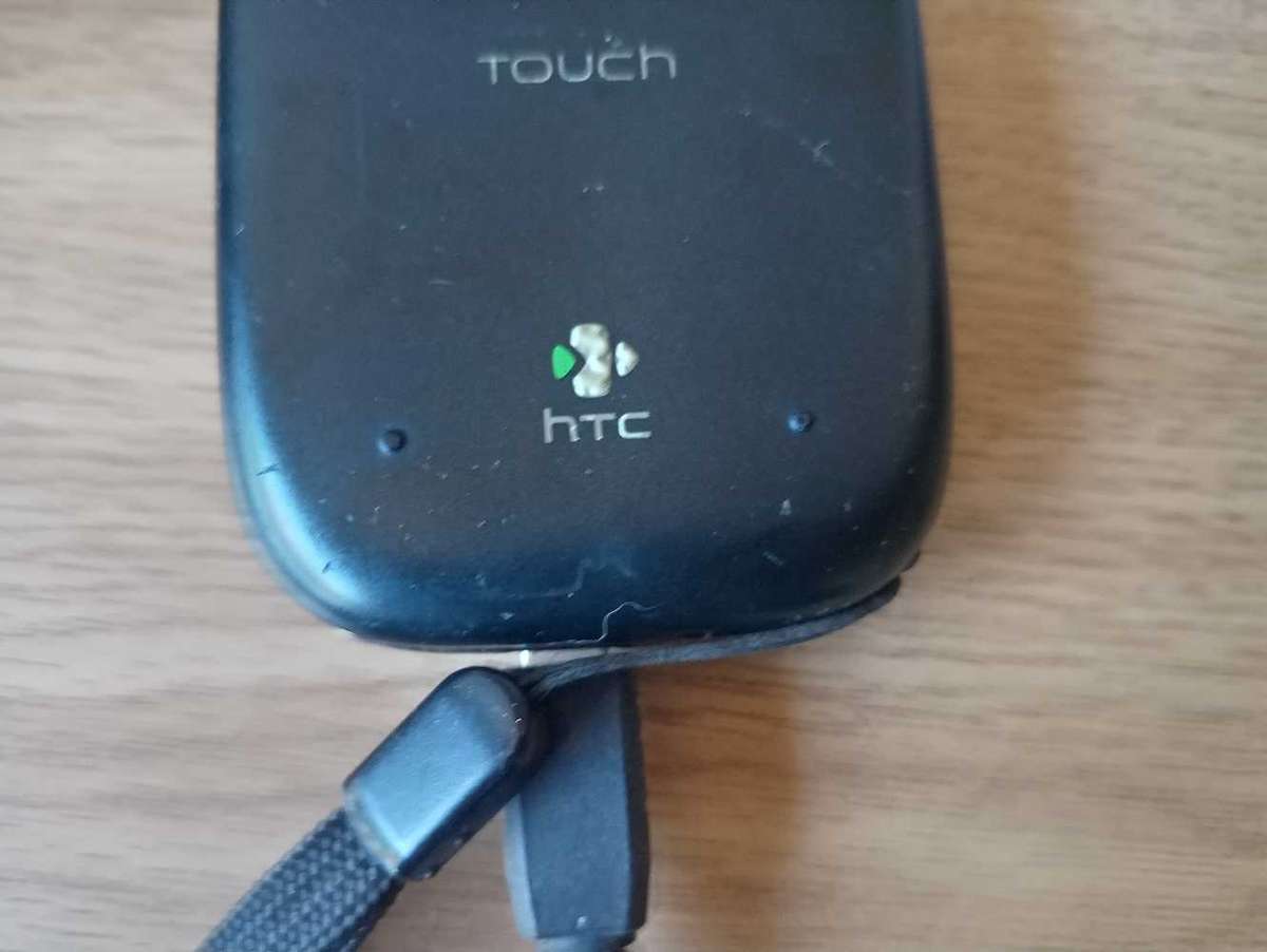 HTC ELF0100 CELLPHONE.