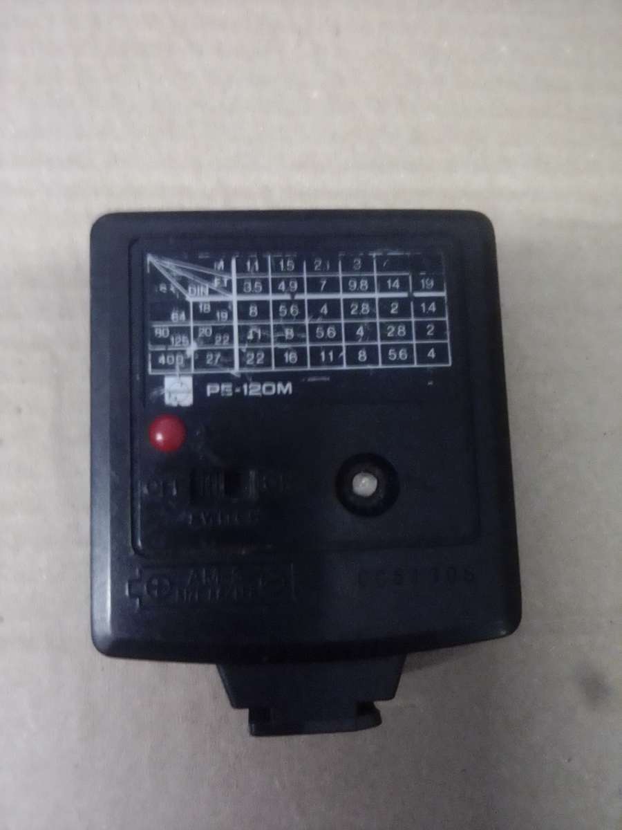 VINTAGE CAMERA FLASH AND BATTERY : NATIONAL PE-120M