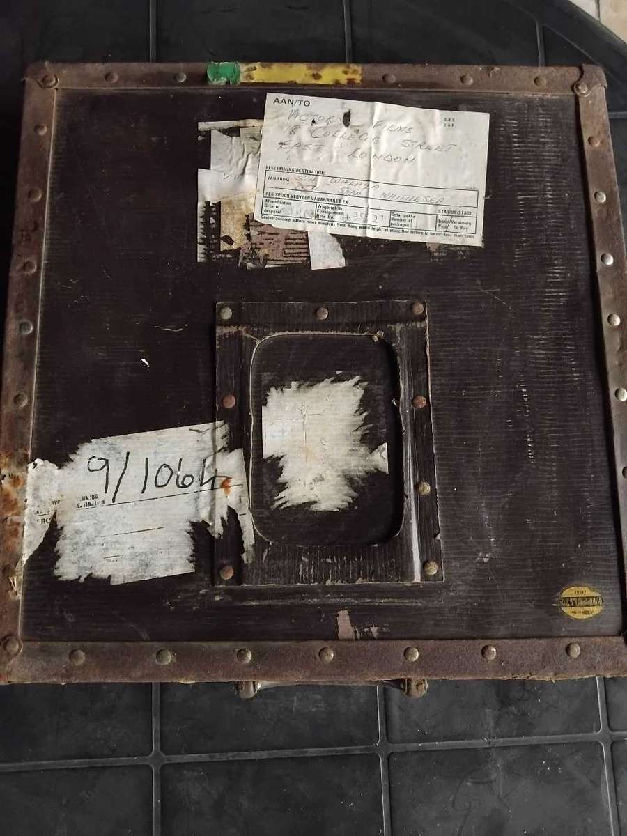 16mm MOVIE REELS IN CASE  : MOVIE " SOUL HUSTLER"