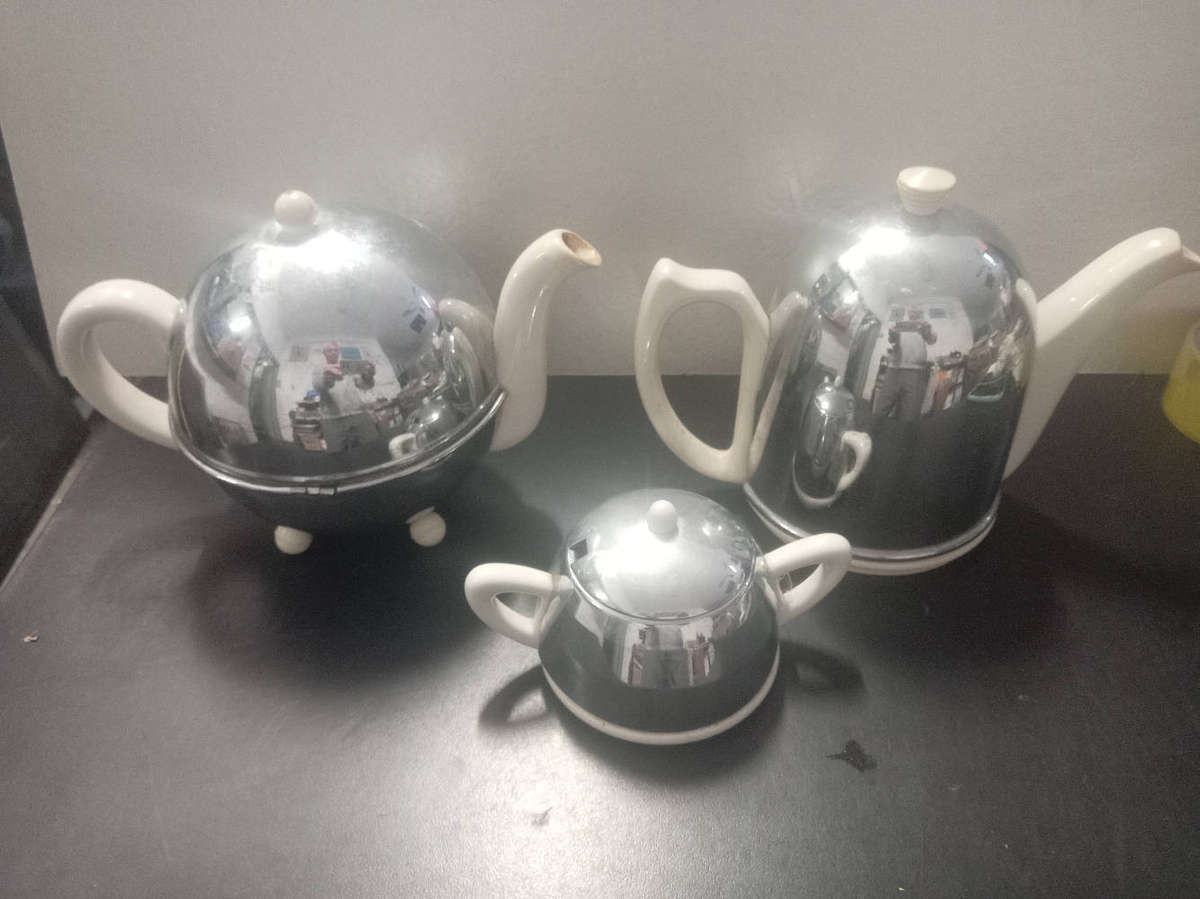 Vintage Art Deco Tea Set. Chromed Porcelain.