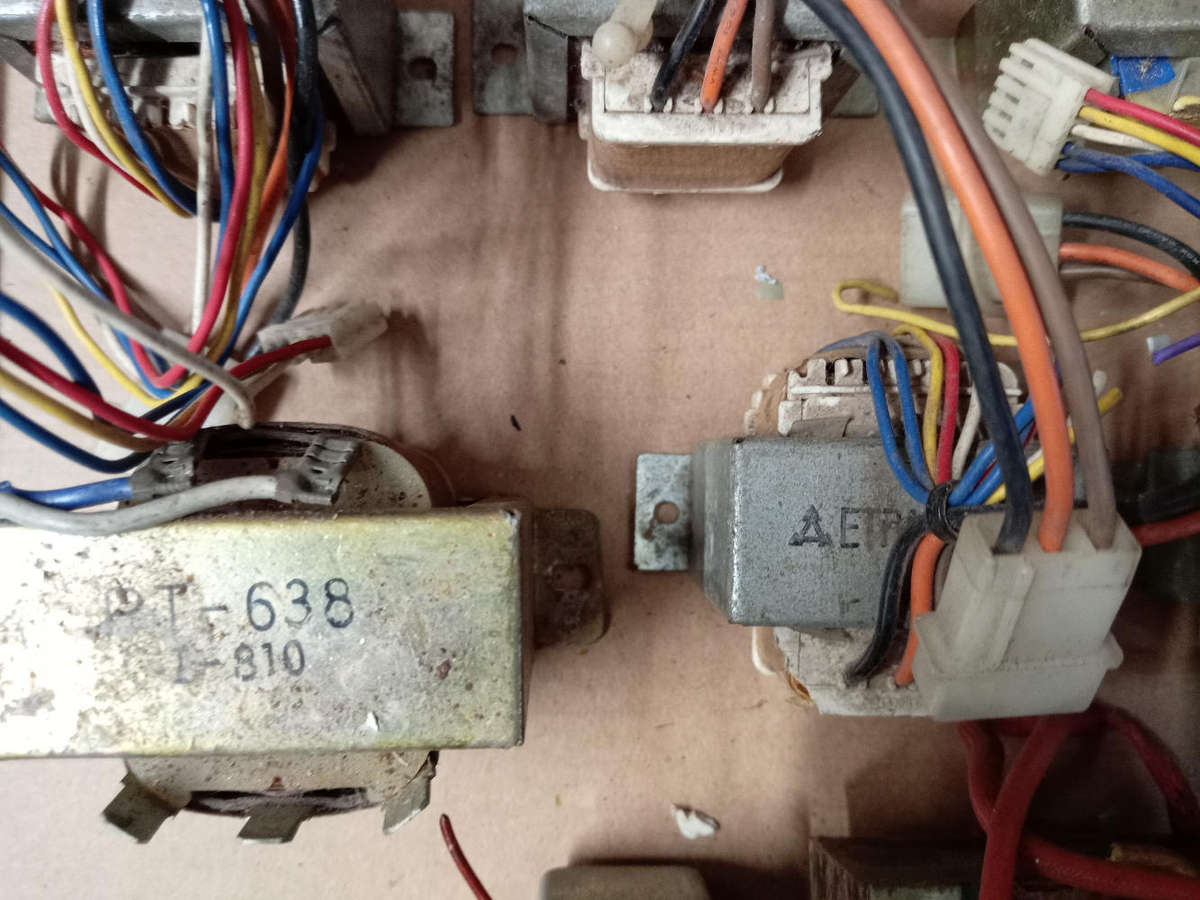 10 X ASSORTED LOW VOLTAGE TRANSFORMERS.