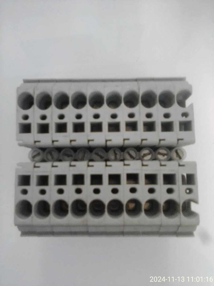 ELECTRICAL CONNECTORS ( INDUSTRIAL ) R35.00 THE LOT