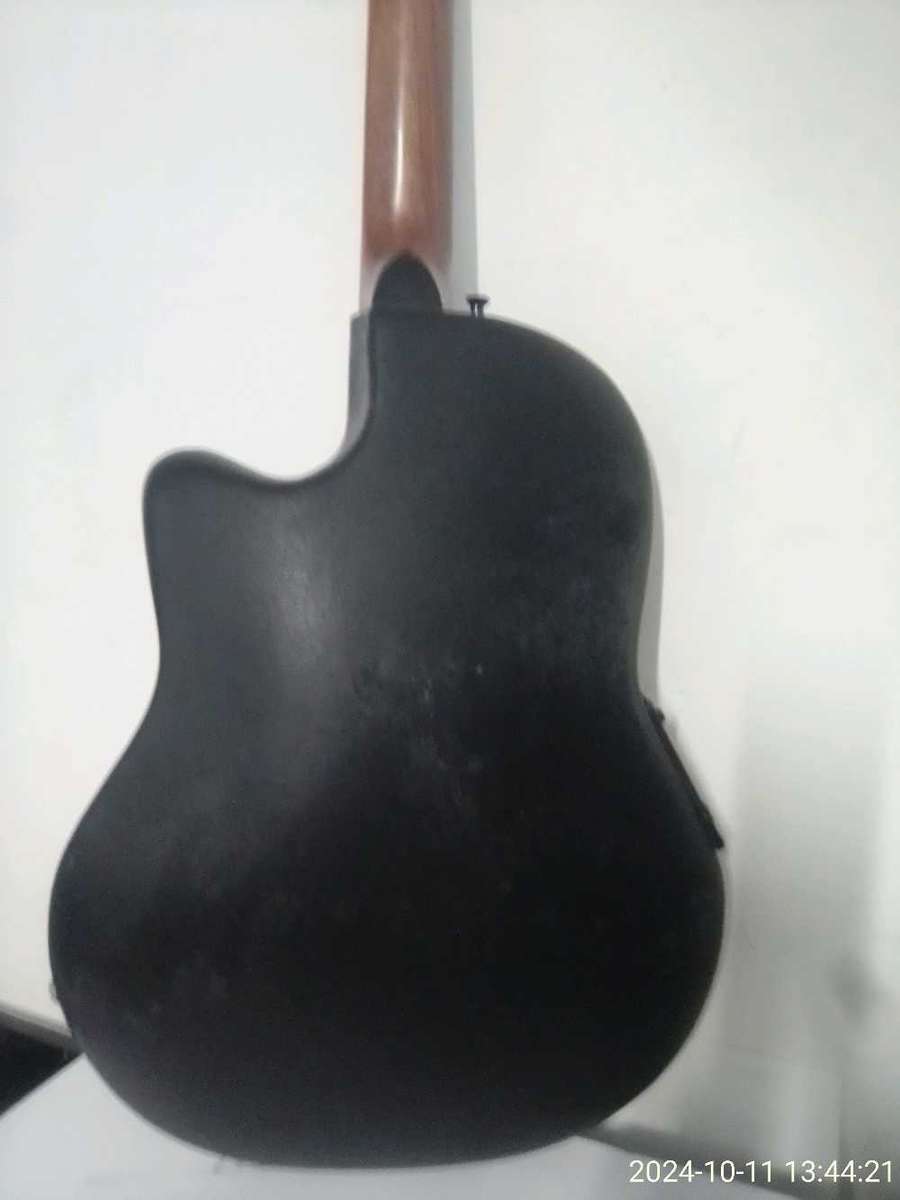 CRAFTMAN MODEL RY 35 BS GUITAR AND LEADS