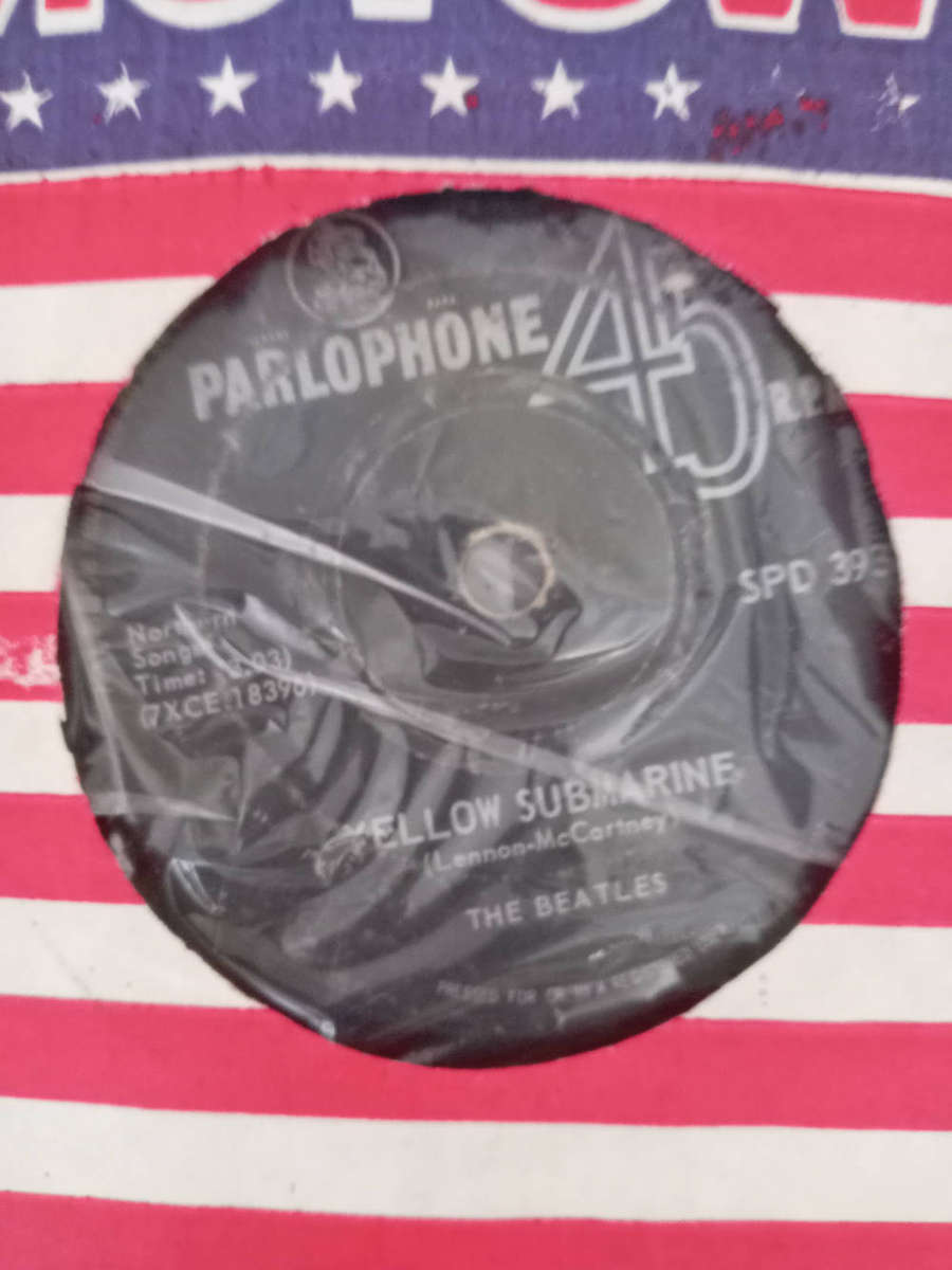 THE BEATLES / GEORGE HARRISON SEVEN SINGLES. AS PER PHOTOS.