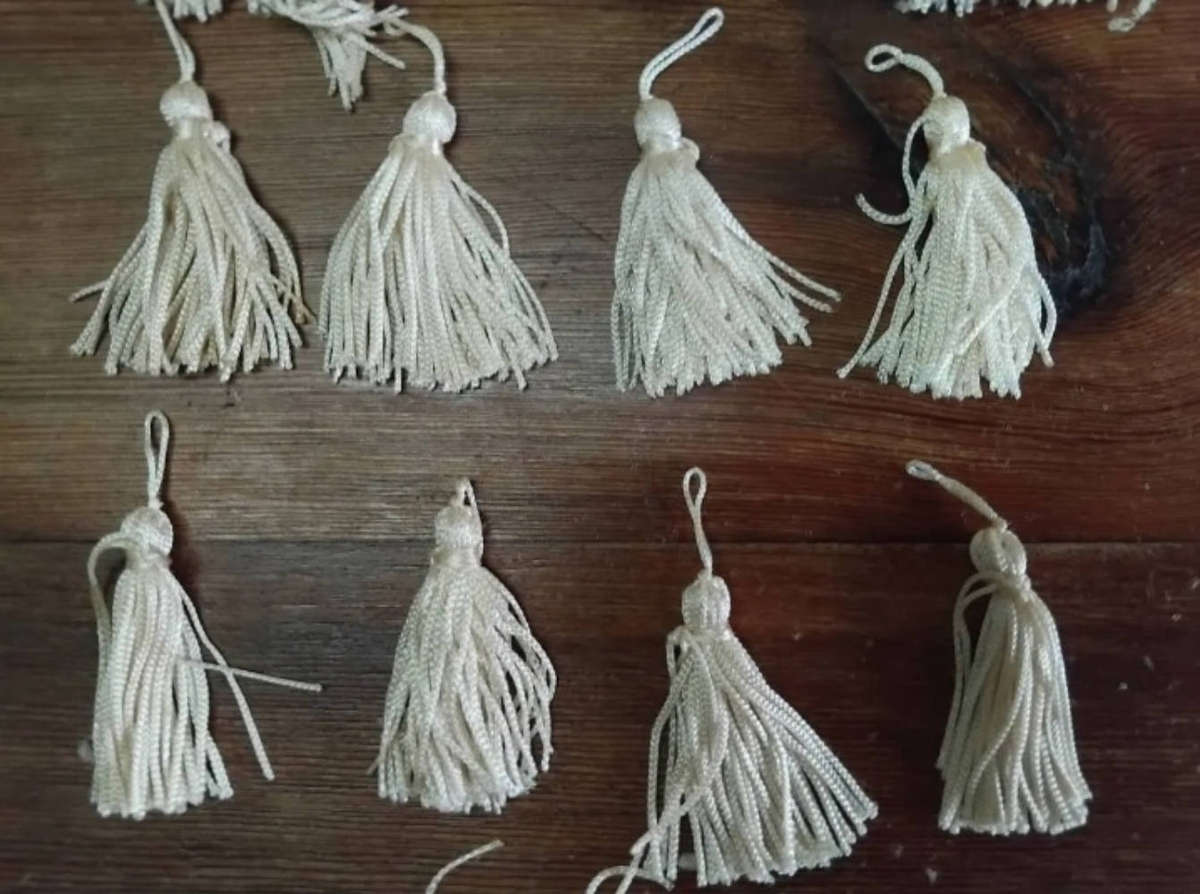 HABERDASHERY : Tassels. 430 small as per photo's.
