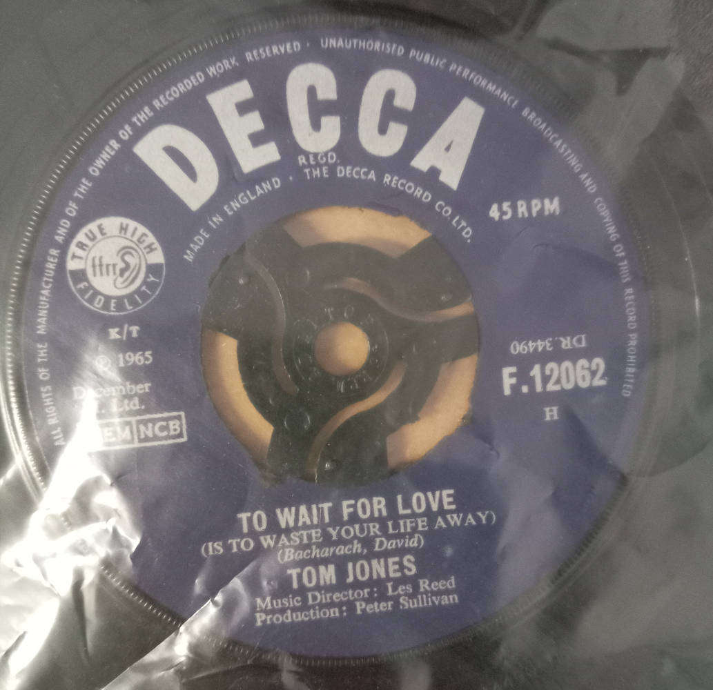 6 X SEVEN SINGLES 45 RPM VINYL RECORDS AS PER PHOTOS.