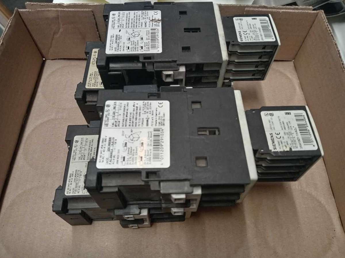 SIEMENS CONTACTORS AS PER PHOTOS.  BIDDING ON ALL 4.