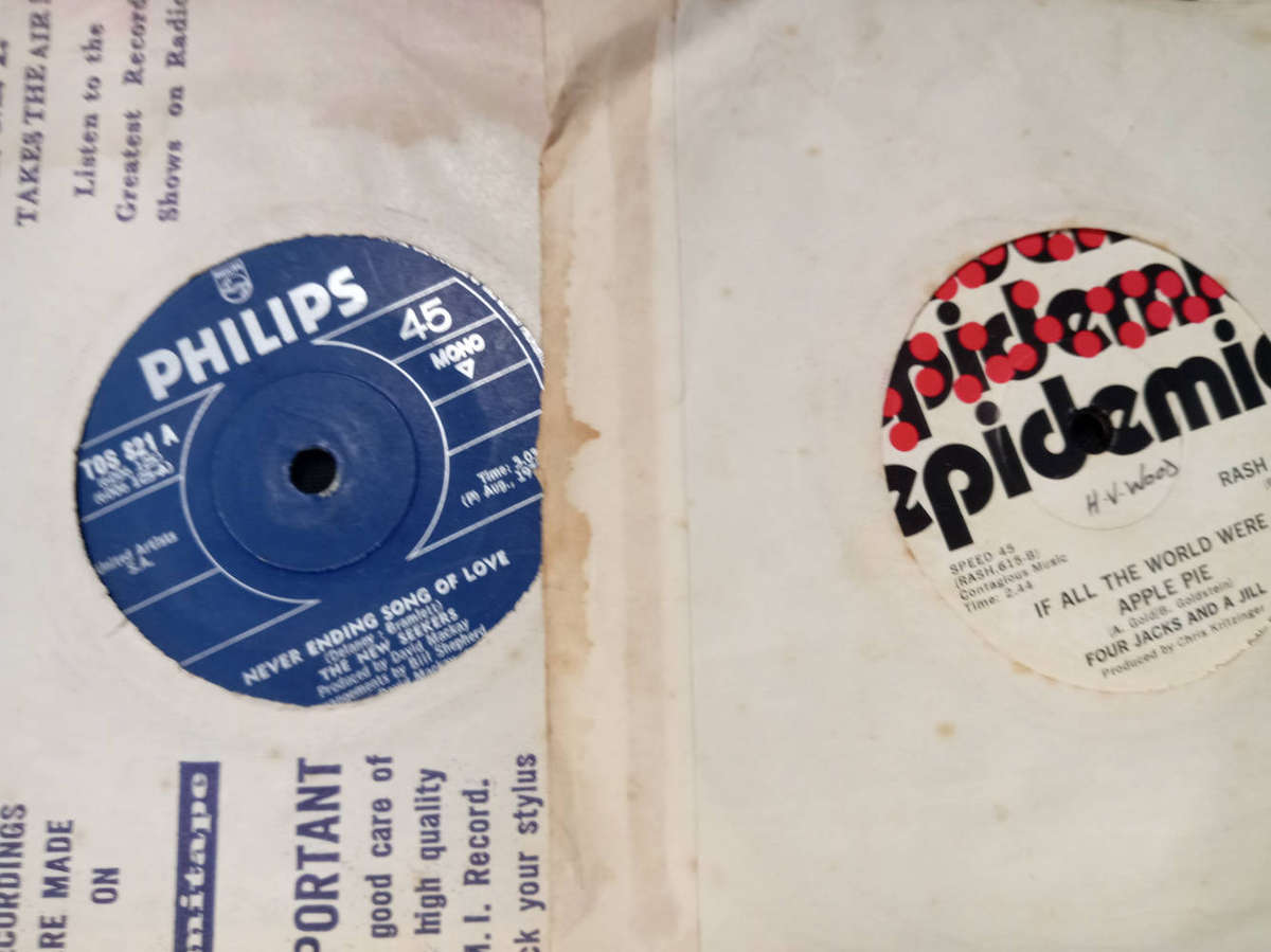 11 X ASSORTED SEVEN SINGLE VINYL RECORDS PER PHOTOS.