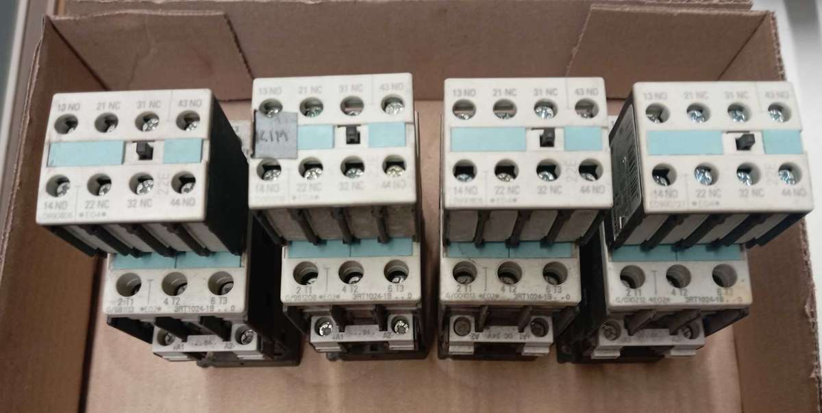 SIEMENS CONTACTORS AS PER PHOTOS.  BIDDING ON ALL 4.