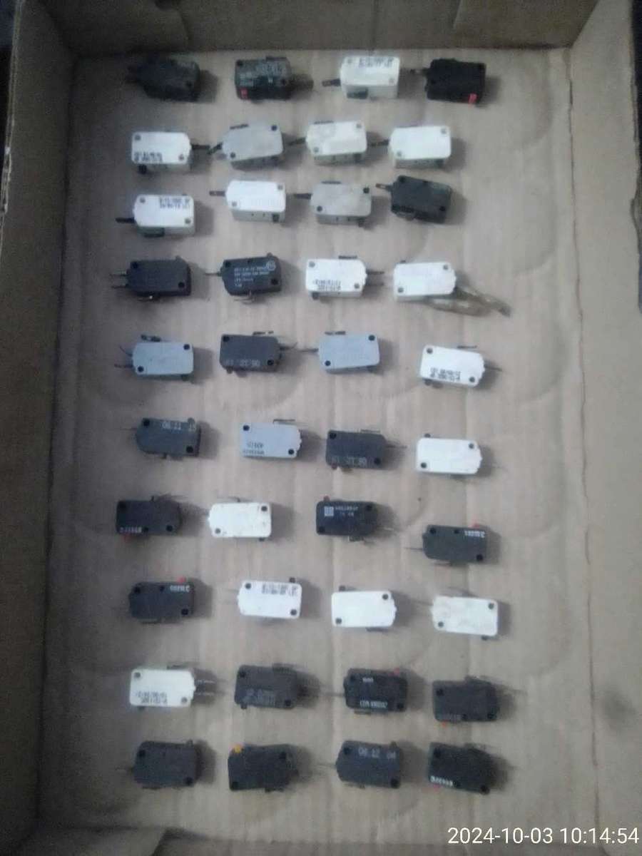 MICRO / LIMIT SWITCHES. NO/ NC & NC / NO.  ( 40 IN TOTAL)
