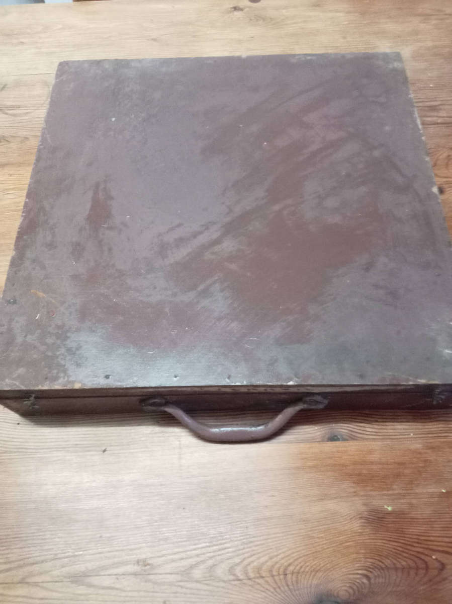 16mm Movie Reels In Wooden Case. 2 Reels. Nurse Edith Cavell ( 1939).