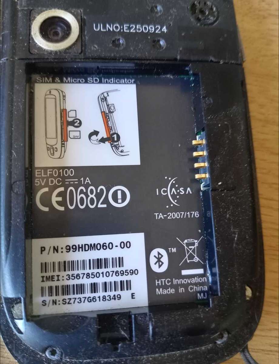 HTC ELF0100 CELLPHONE.