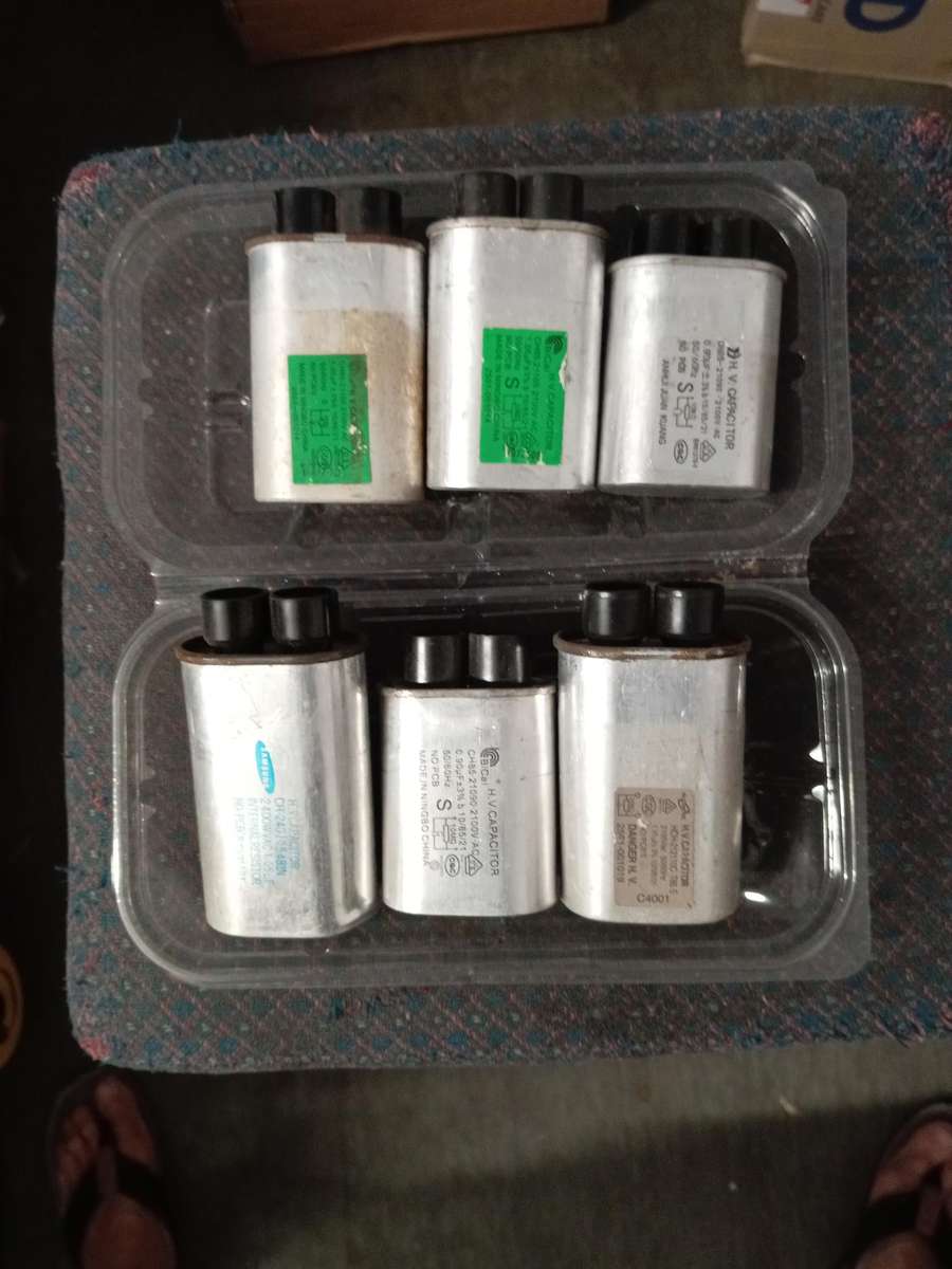 MICROWAVE CAPACITORS. TOTAL OF 6