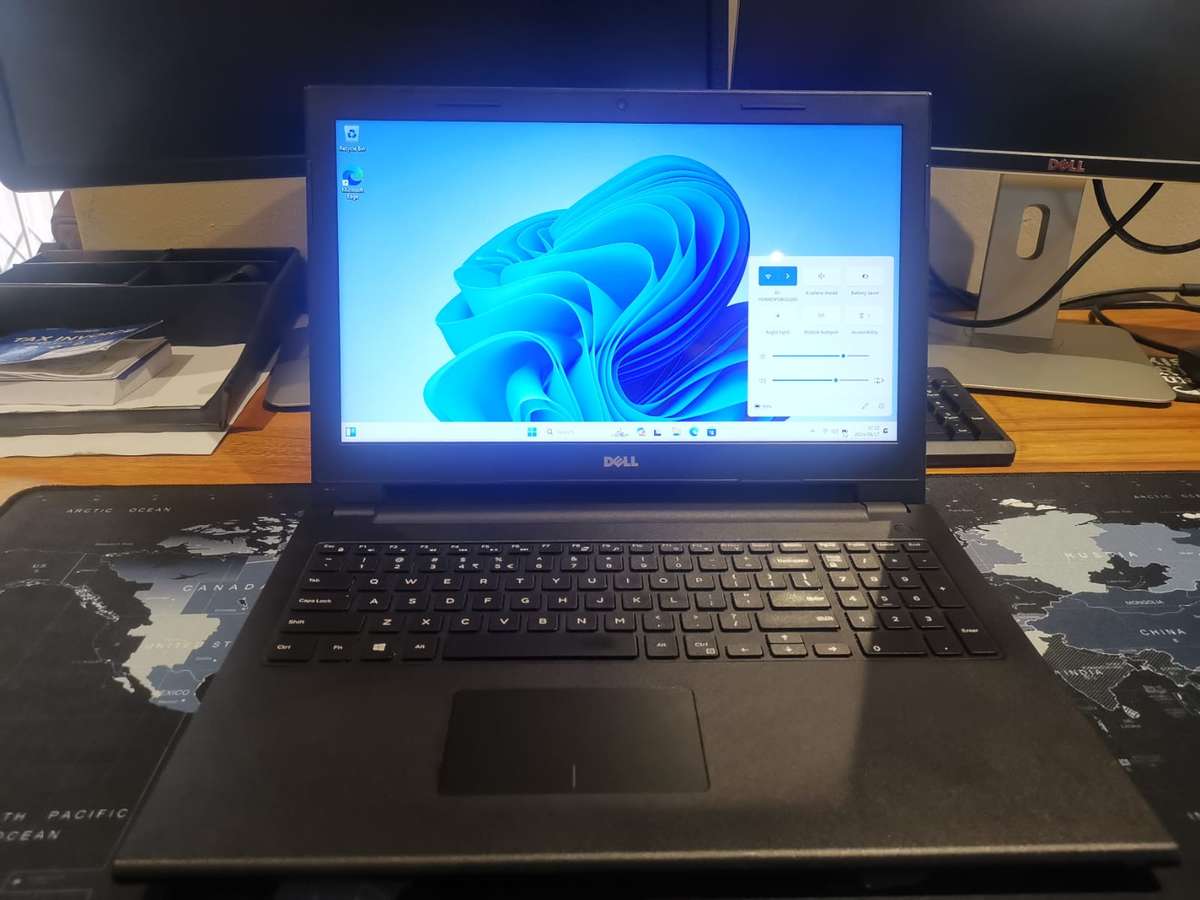 Dell inspiron 3542 i3 4005u 8 GB RAM 250 GB SSD
