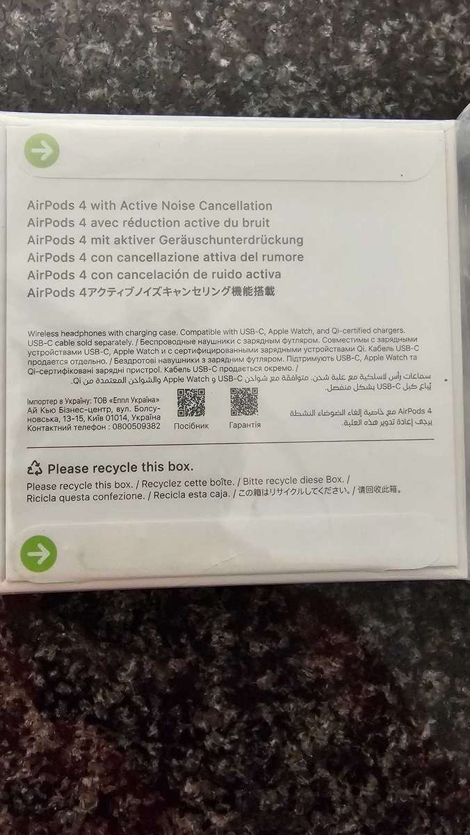 Apple Airpods 4 with Active noise cancelation