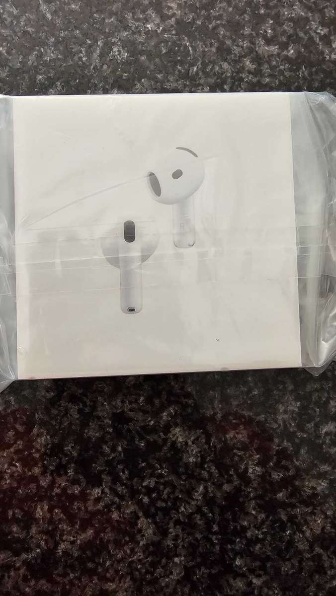 Apple Airpods 4 with Active noise cancelation