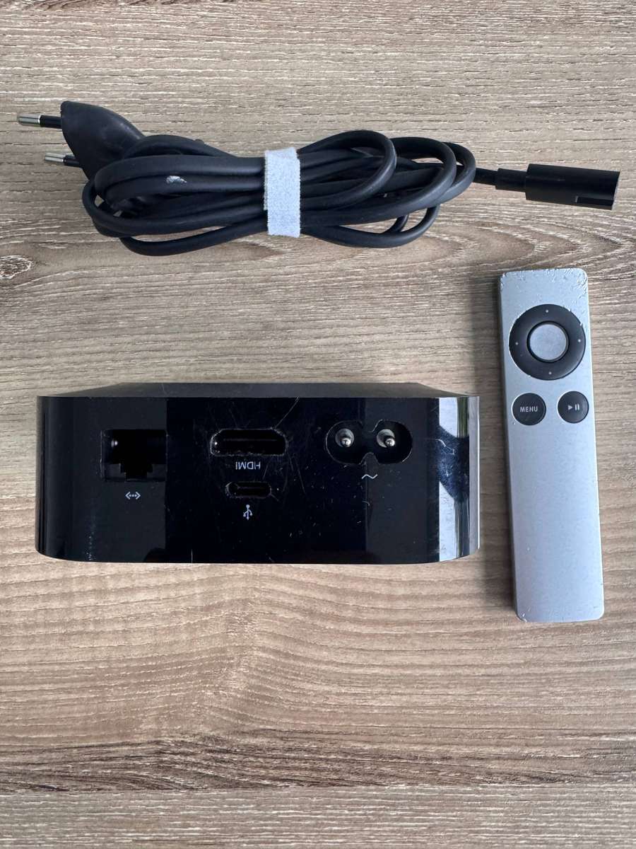 Apple TV HD A1625 (4th Generation) 32GiG  Remote & Power Cable Included