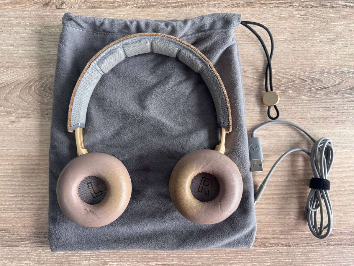 Bang & Olufsen Beoplay H8 Wireless Headphones  Brown/Gold  Tested & Working