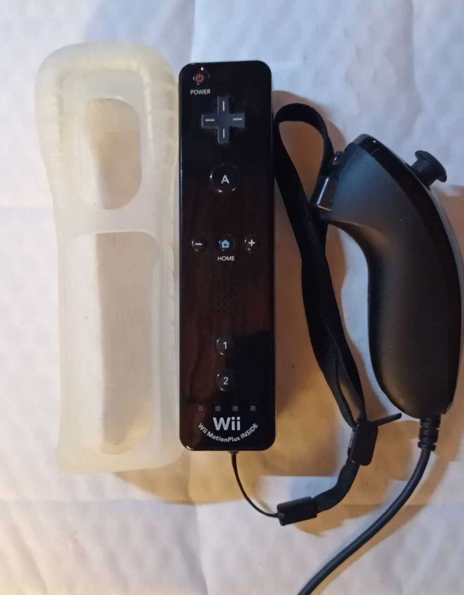 Original Wii remote with motion plus and Nunchuck