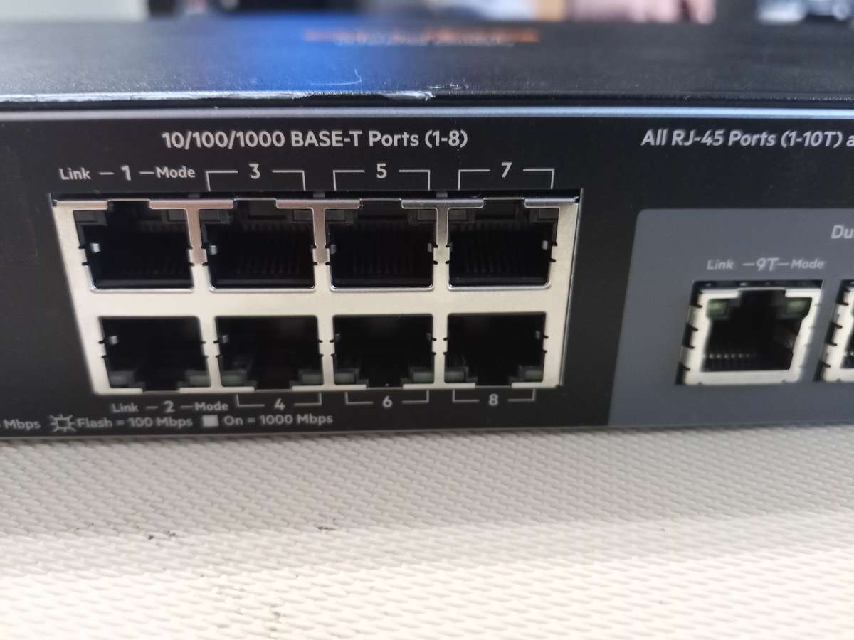 Aruba Network Switch