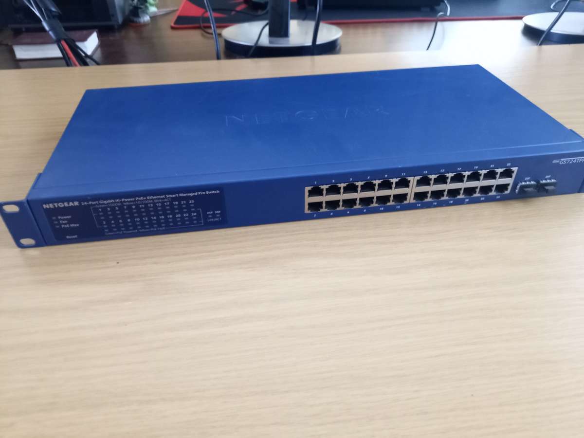 Netgear GS724TP 24-Port Gigabit Ethernet  Switch
