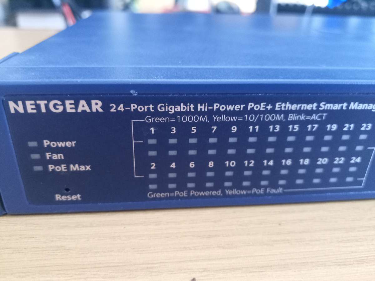 Netgear GS724TP 24-Port Gigabit Ethernet  Switch