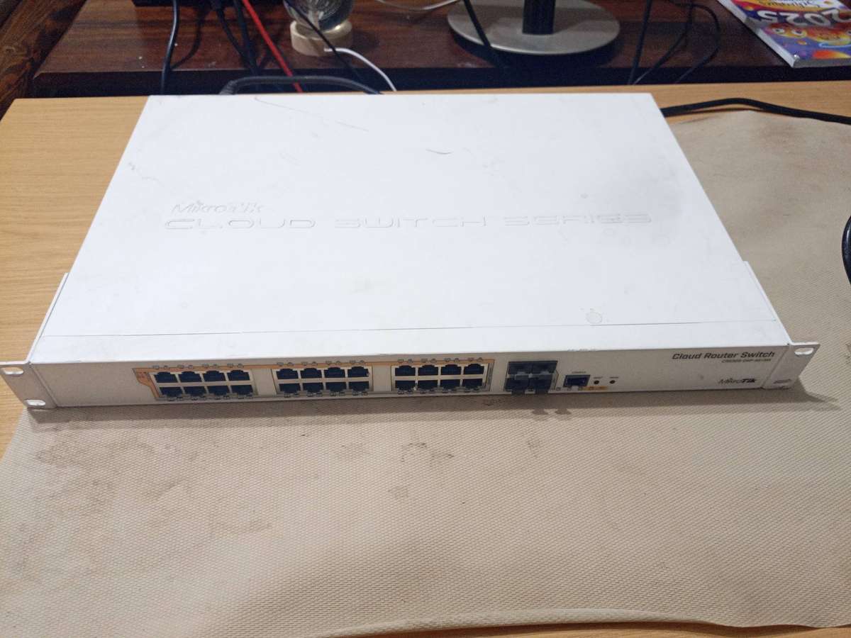 MikroTik CRS328-24P-4S+RM - 24 port 500 w PoE Cloud Router Switch