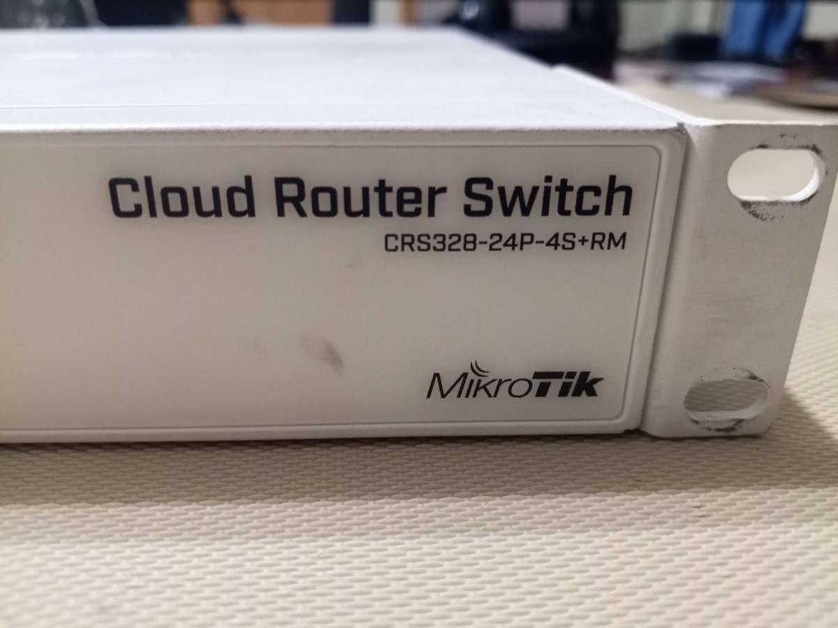 MikroTik CRS328-24P-4S+RM - 24 port 500 w PoE Cloud Router Switch