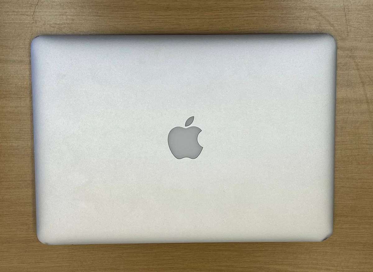 Macbook Air 13-inch 2017 Model i5, 8GB RAM