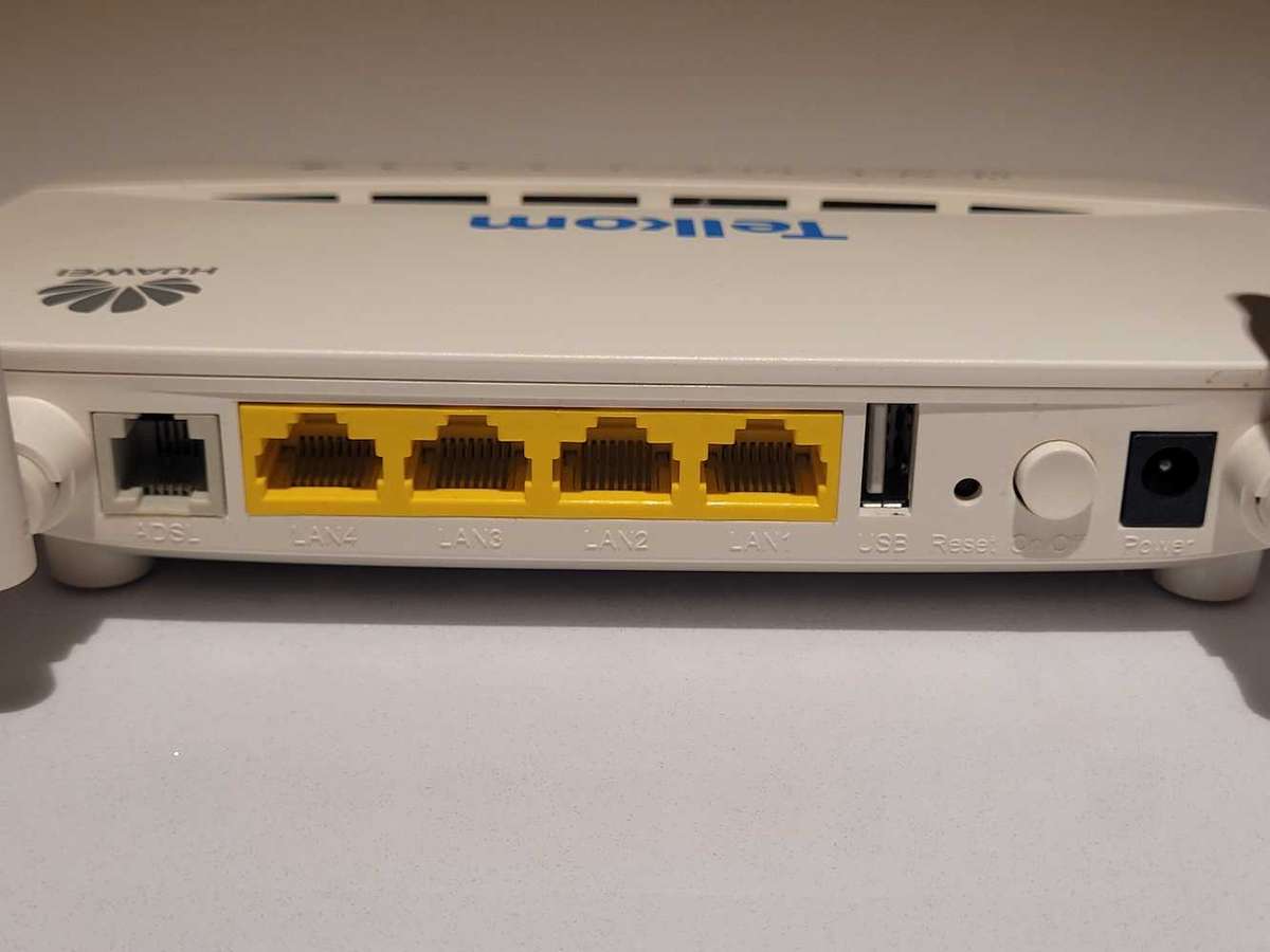 Huawei Wireless ADSL Router HG532f Telkom