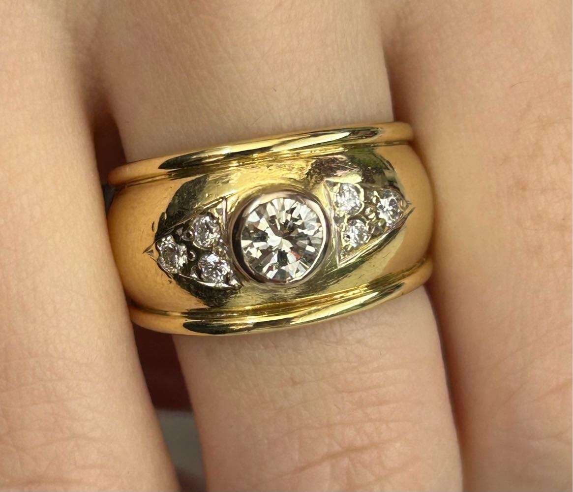 Lovely 18ct Yellow and White Gold Diamond Ring