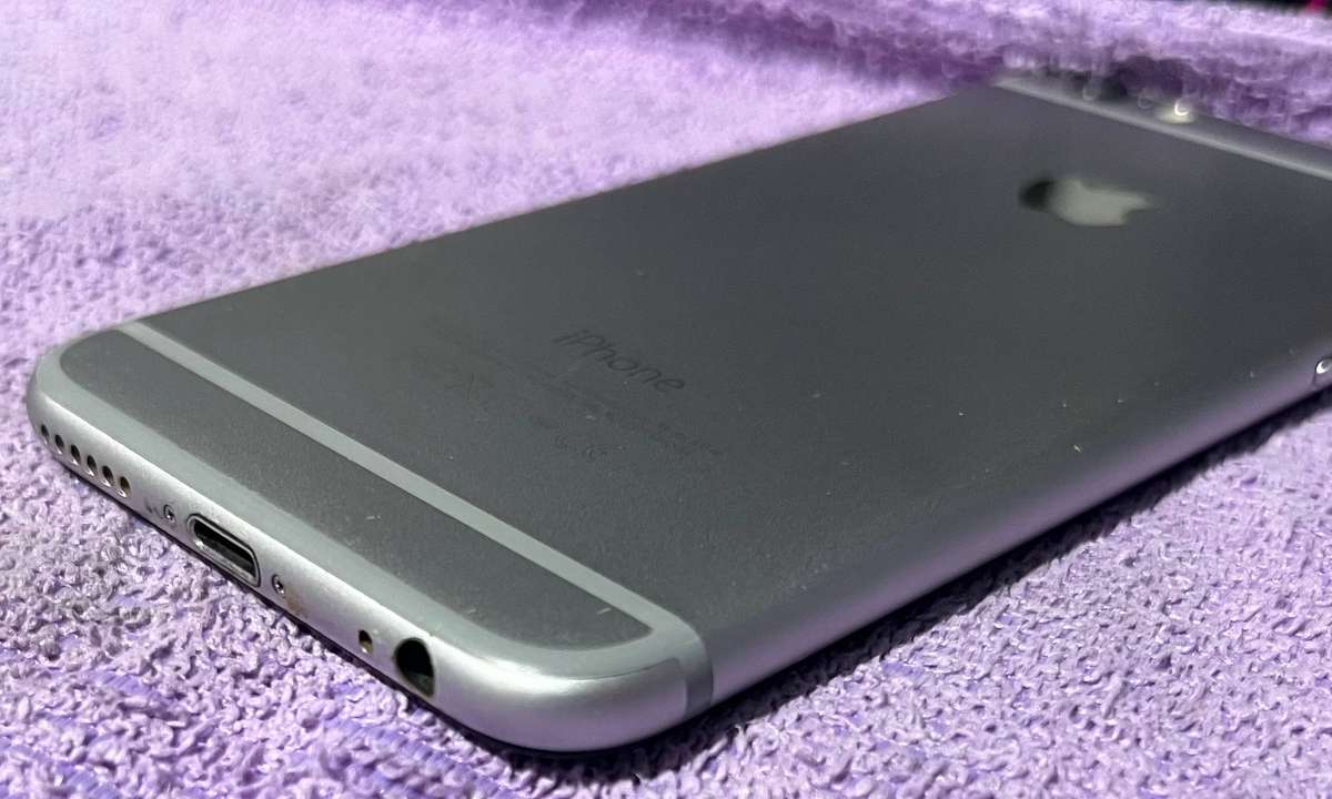 Apple iPhone 6 64GB - Silver A1549