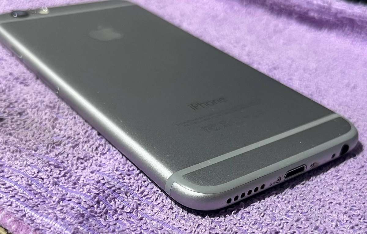 Apple iPhone 6 64GB - Silver A1549