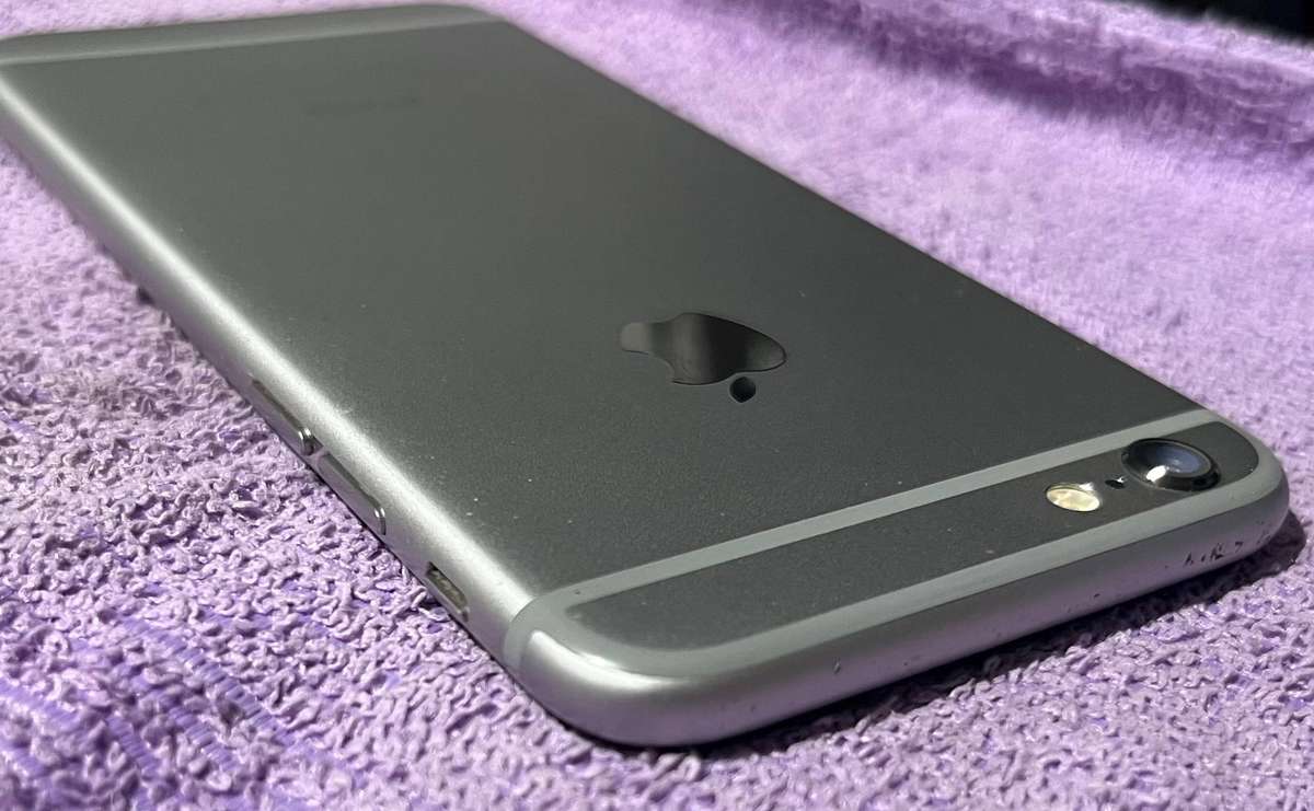 Apple iPhone 6 64GB - Silver A1549