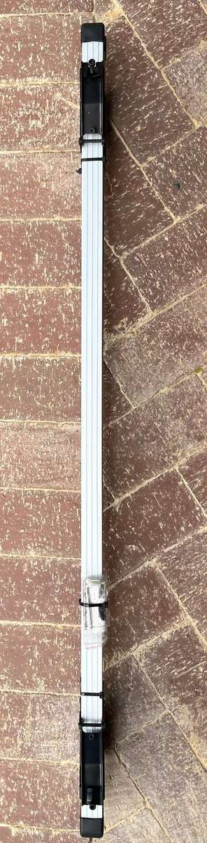 Vehicle Universal Aluminium Roof Bars that fits on Roof Rails - 120cm Length