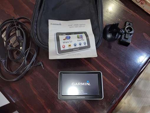 Must Have ! Garmin Nuvi 2300 GPS device in very good condition !