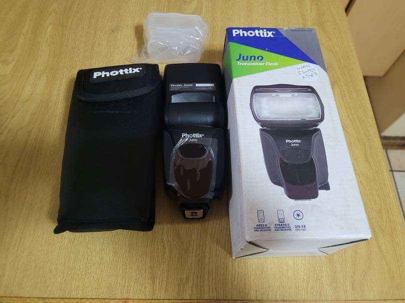 Brand New ! Phottix Juno Transceiver Flash ! Boxed !